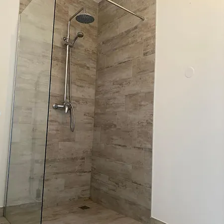 Alloggio in famiglia Jolie Indépendante, Salle De Bain Privée